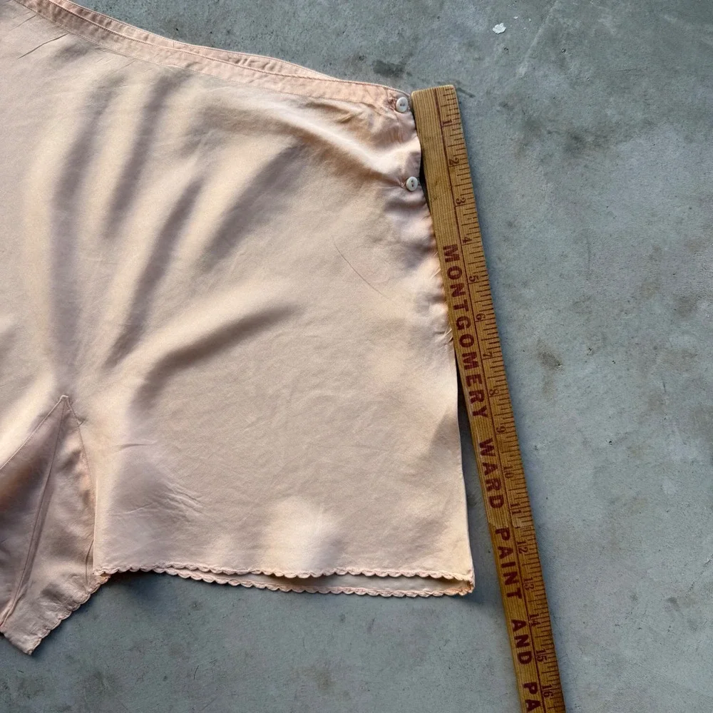 Vintage Best & Co Peach Silk Tap Pants Scalloped Lace Trim Side Button Bloomers